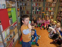 PSZCZÓŁKI W BIBLIOTECE