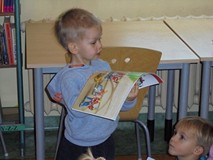 PSZCZÓŁKI W BIBLIOTECE