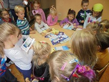 PSZCZÓŁKI W BIBLIOTECE