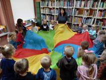 Zabawy z chustą animacyjną