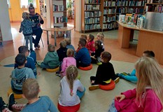 Zabawa z książką NACIŚNIJ MNIE