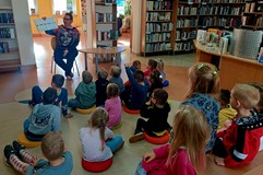 Zabawa z książką NACIŚNIJ MNIE