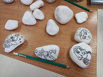 Gotowe szablony postaci bajkowych namalowane przez bibliotekarkę Paulinę