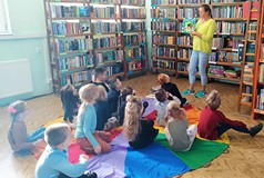Poznajemy książki z księgozbioru biblioteki