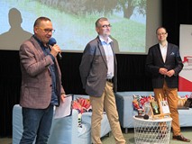 Dyrektor Dariusz Pawlikowski, Maciej Falkowski i Łukasz Trzeciak podczas spotkania.