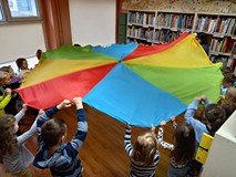 Zabawy z chustą animacyjną