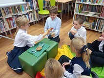 Odgrywamy scenki do wiersza 