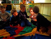 Dzieci w trakcie wróżenia