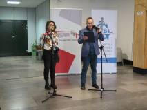 Dyrektor Dariusz Pawlikowski wita gości.