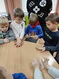 Zmysł dotyku- ćwiczenia i odgadywanie elementów wykonanych przez dzieci