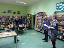 kursanci otrzymują certyfikaty ukończenia kursu