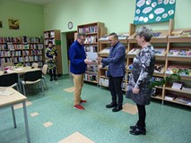 kursanci otrzymują certyfikaty ukończenia kursu