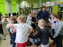 Zabawa „ Stary niedźwiedź mocno śpi”