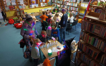 wieczór andrzejkowy w bibliotece