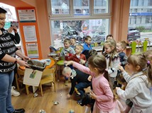 Zabawy z papierowymi śnieżkami
