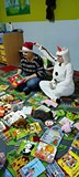 Ekipa bibliotekarska czyta Kicie Kocię 