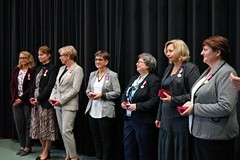 Pracownice biblioteki odznaczone złotymi medalami 