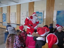 Dzieci z przedszkola nr 8 z Mikołajem