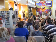 Bartosz Czaja podczas koncertu świątecznego.