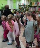 Grupa podczas wykonania „misiowej piosenki”