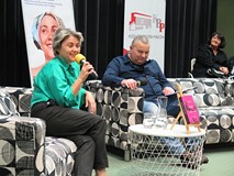 Maria Peszek odpowiada na pytanie z widowni.
