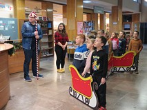 Wycieczka po budynku biblioteki.