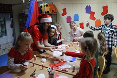 Dzieci podczas pracy plastycznej