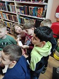 Szukanie zadań przez przedszkolaków