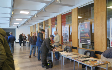 Kolekcjonerzy i uczestnicy Giełdy Kolekcjonerskiej w Galerii Region.