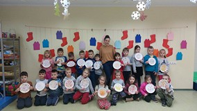 Dzieci prezentują swoje prace