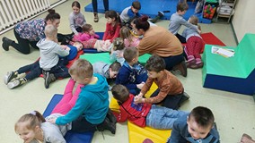 dzieci podczas zabawy