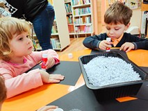 Zimowe bałwanki naszych przedszkolaków- zajęcia plastyczne