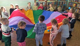 Zimowe zabawy z chustą animacyjną