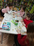 Podczas układania puzzli