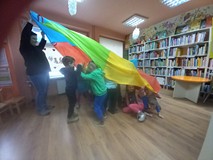 Zabawy z chustą animacyjną