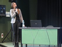 Dyrektor Monika Żemojtel prezentuje Miejsko-Gminną Bibliotekę Publiczną w Bobolicach