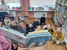 Zimowe zabawy z Olafem- zadanie z książką