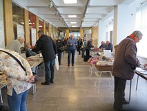 Kolekcjonerzy i uczestnicy Giełdy Kolekcjonerskiej w Galerii Region.