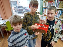 Zimowe zabawy z Olafem i zadania do wykonania, by uratować moce Elzy i rodzinną fotografie Olafa
