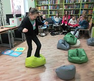 Dzieci podczas warsztatów teatralnych z Ewą Czapik-Kowalewską