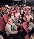 Na widowni w teatrze