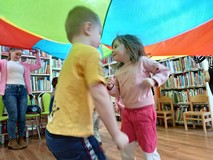 Zabawy z chustą animacyjną