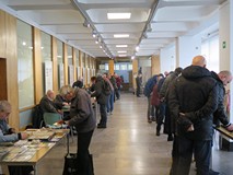 Kolekcjonerzy i uczestnicy Giełdy Kolekcjonerskiej w Galerii Region.
