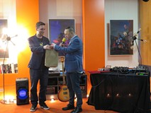 Dyrektor KBP Dariusz Pawlikowski otwiera wystawę