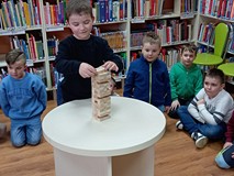 Gra z przedszkolakami w Jengę
