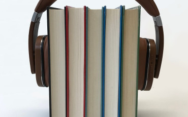 Słuchawki i książki