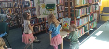 dziewczynki trafiają do celu