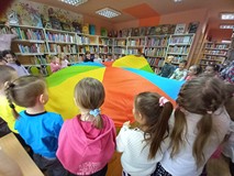 Zabawy z chustą animacyjną