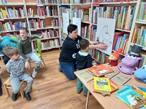 Dopasowywanie elementów stroju do danej postaci z Doliny Muminków