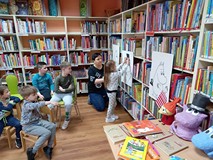 Dopasowywanie elementów stroju do danej postaci z Doliny Muminków